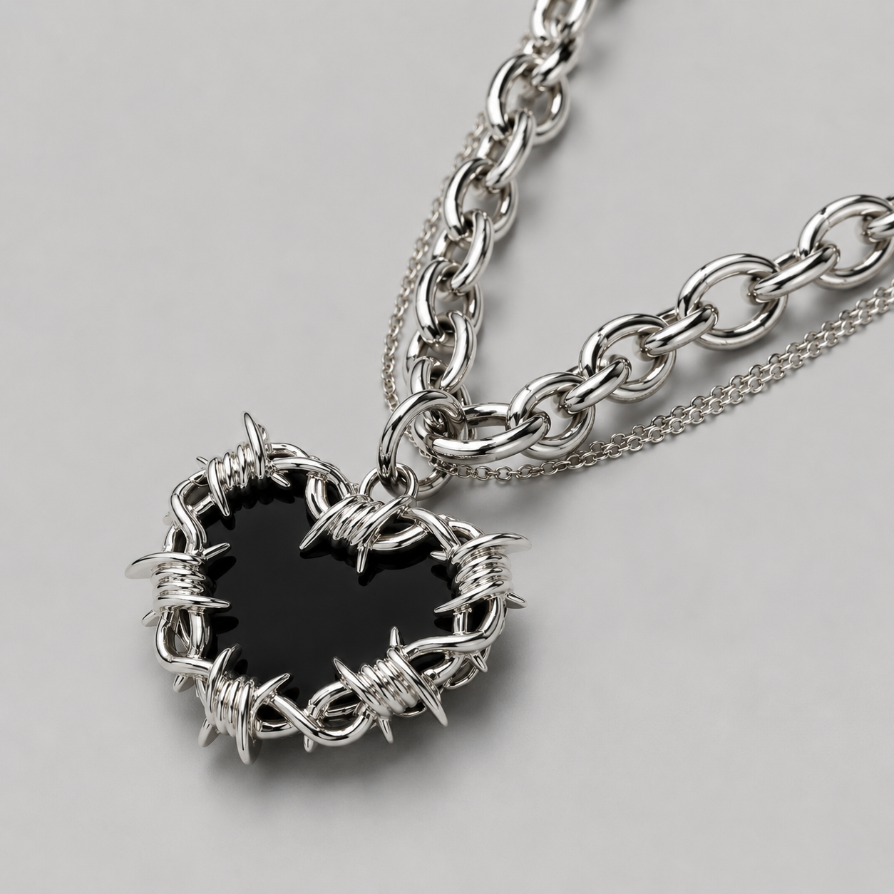 BLACK HEART THORN NÁHRDELNÍK