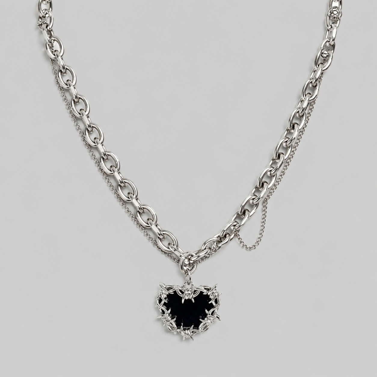 BLACK HEART THORN NÁHRDELNÍK