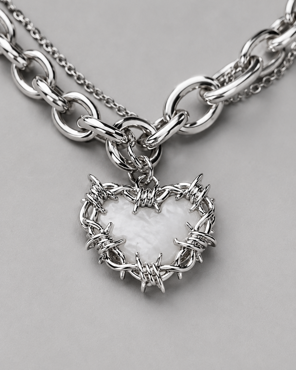 Bílý heart thorn náhrdelník