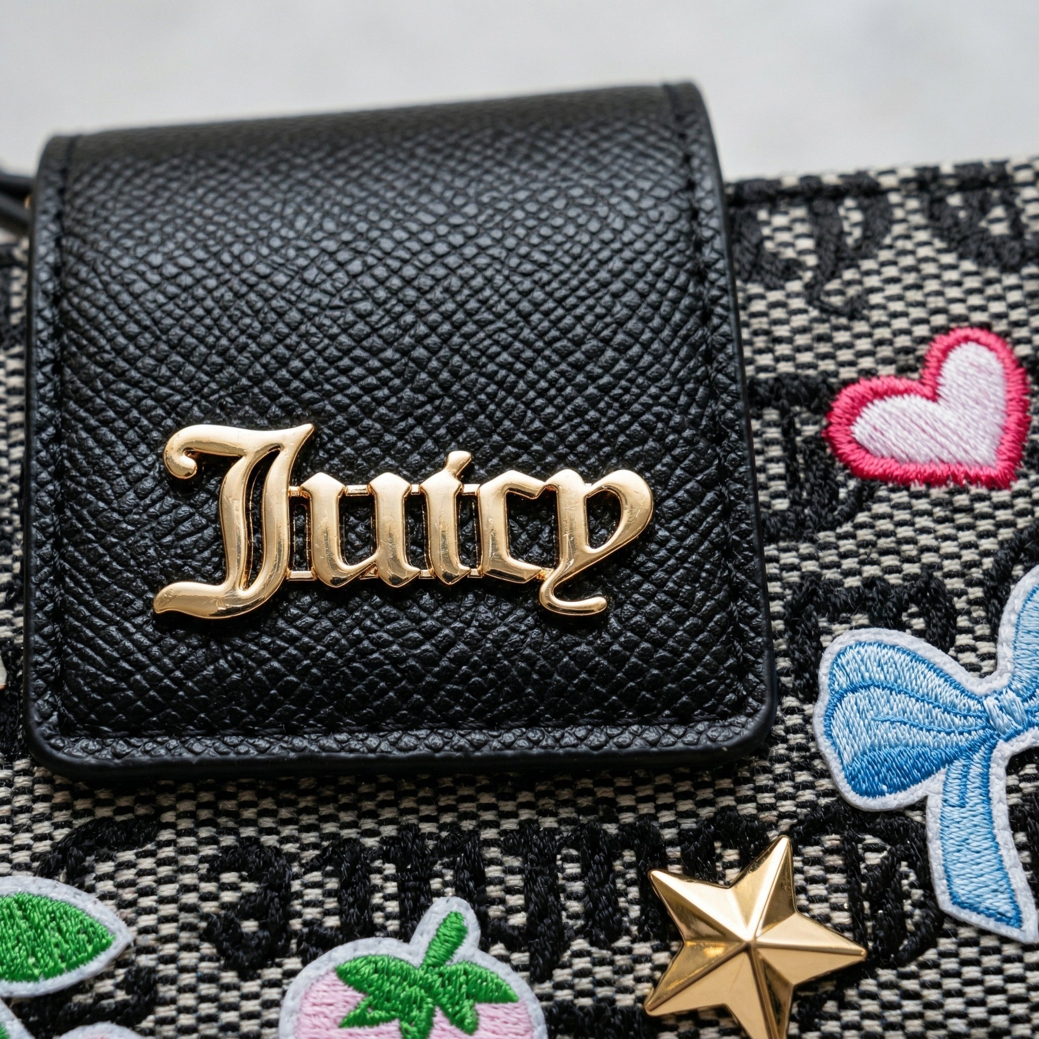Juicy Couture Charm Monogram peněženka